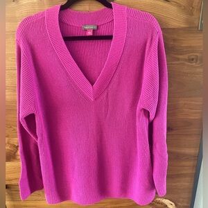Legging friendly v neck- fuchsia